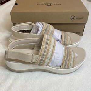 NWT Clarks Cloudsteppers Beige Striped Sandals 8 wide